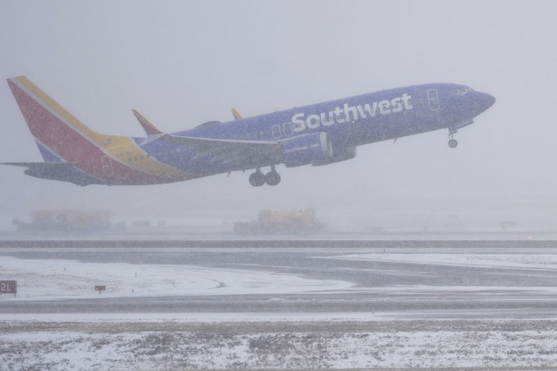 Powerful winter storm dumps heavy snow, causing flight delays, slick ...